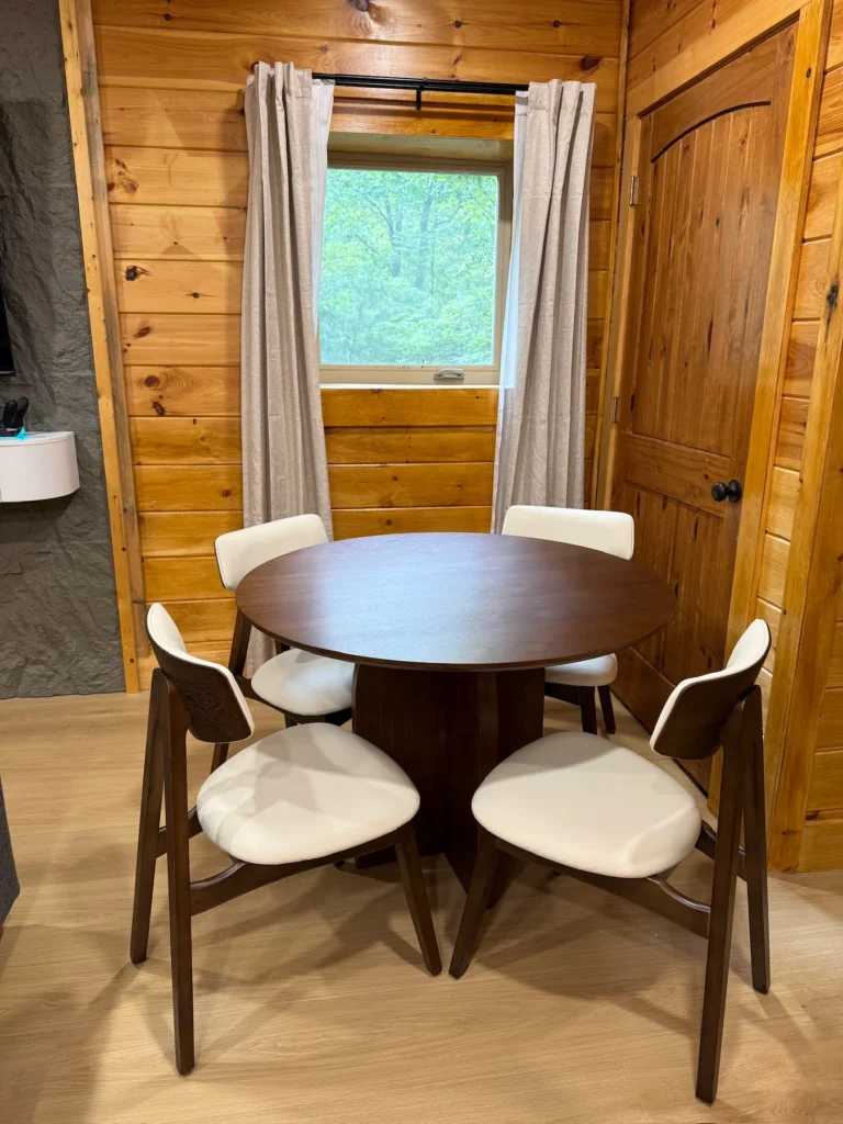 A round table with four chairs in the entertainment room.